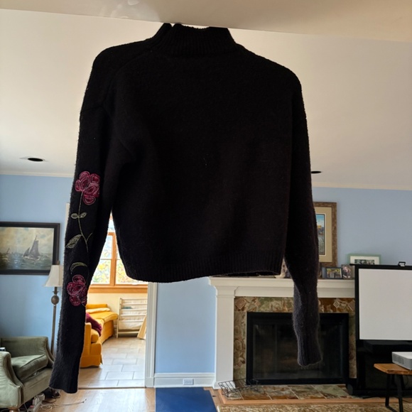 ALYA Cropped Pink Rose Motif Black Sweater--Small - Picture 2 of 3